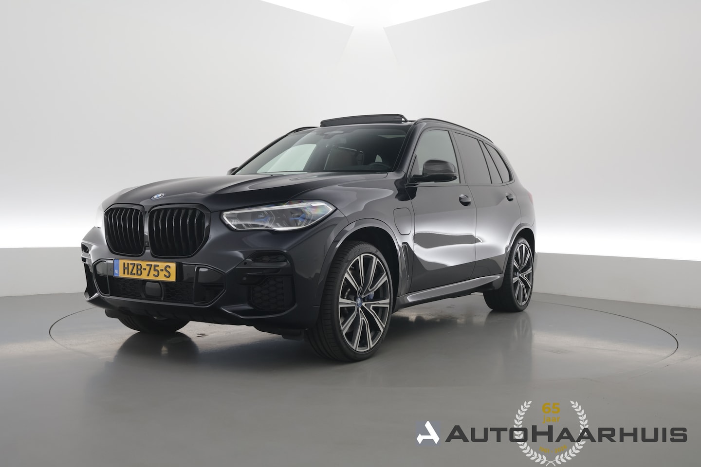 BMW X5 - xDrive45e M Sport | Rijklaar! | Skylounge | HUD | Luchtvering | Laser | 360cam | 22'' | El - AutoWereld.nl