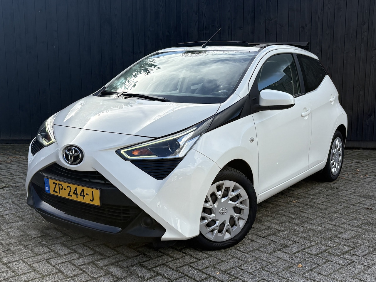 Toyota Aygo - 1.0 VVT-i x-play limited 1.0 VVT-i x-play limited - AutoWereld.nl