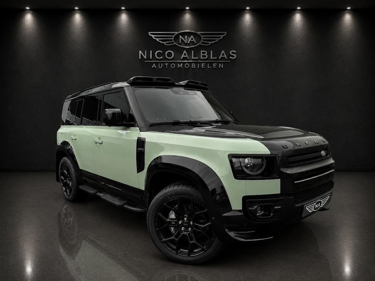 Land Rover Defender 110 - 3.0i MHEV P400 110 75th Limited URBAN Edition 1 of 1000 World Wide. - AutoWereld.nl