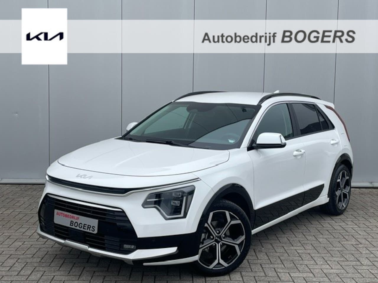 Kia Niro - 1.6 GDi Hybrid DynamicLine Navigatie, Climate Control, Trekhaak, 18"Lm, Dodehoek detectie, - AutoWereld.nl