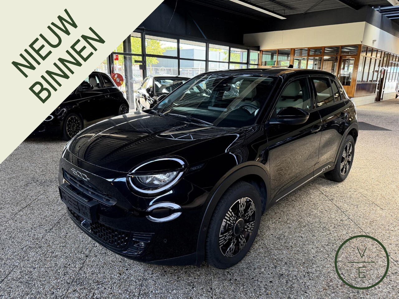 Fiat 600 - 1.2 Hybrid Urban | LED | 360 Camera | CarPlay | BTW | Clima | - AutoWereld.nl