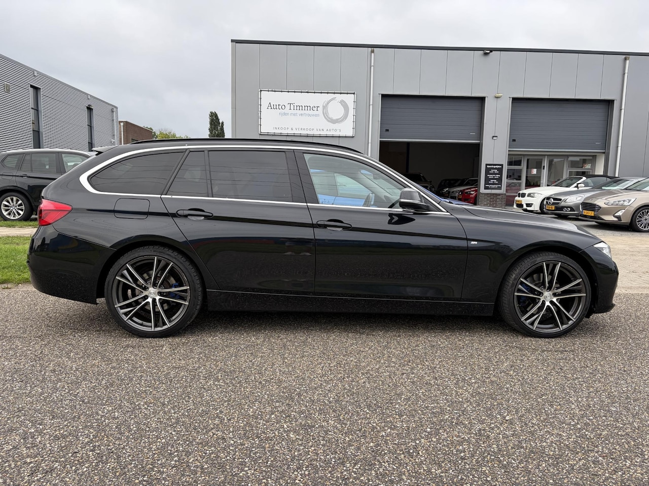 BMW 3-serie Touring - 320d HIGH Executive PANODAK - AutoWereld.nl