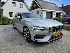 Volvo V60 - 2.0 T6 Recharge AWD Business Pro 341pk, R-design Look, Pano, Trekhaak, 20" wielen, Topstaat