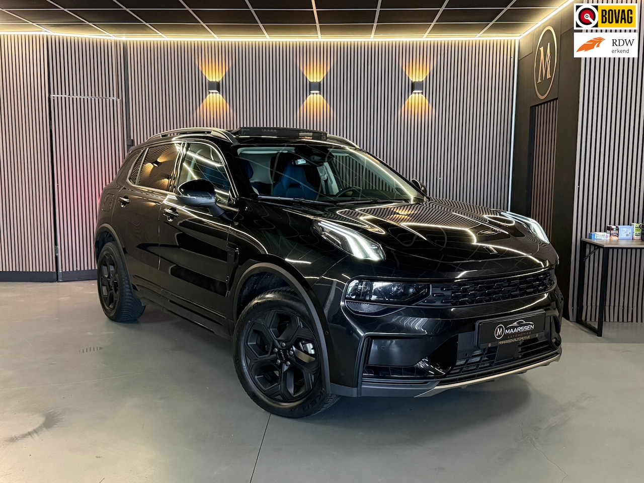 Lynk & Co 01 - 1.5| Pano|Stoelverwarming|Keyless|black Edtion|sfeer|camera|memory - AutoWereld.nl
