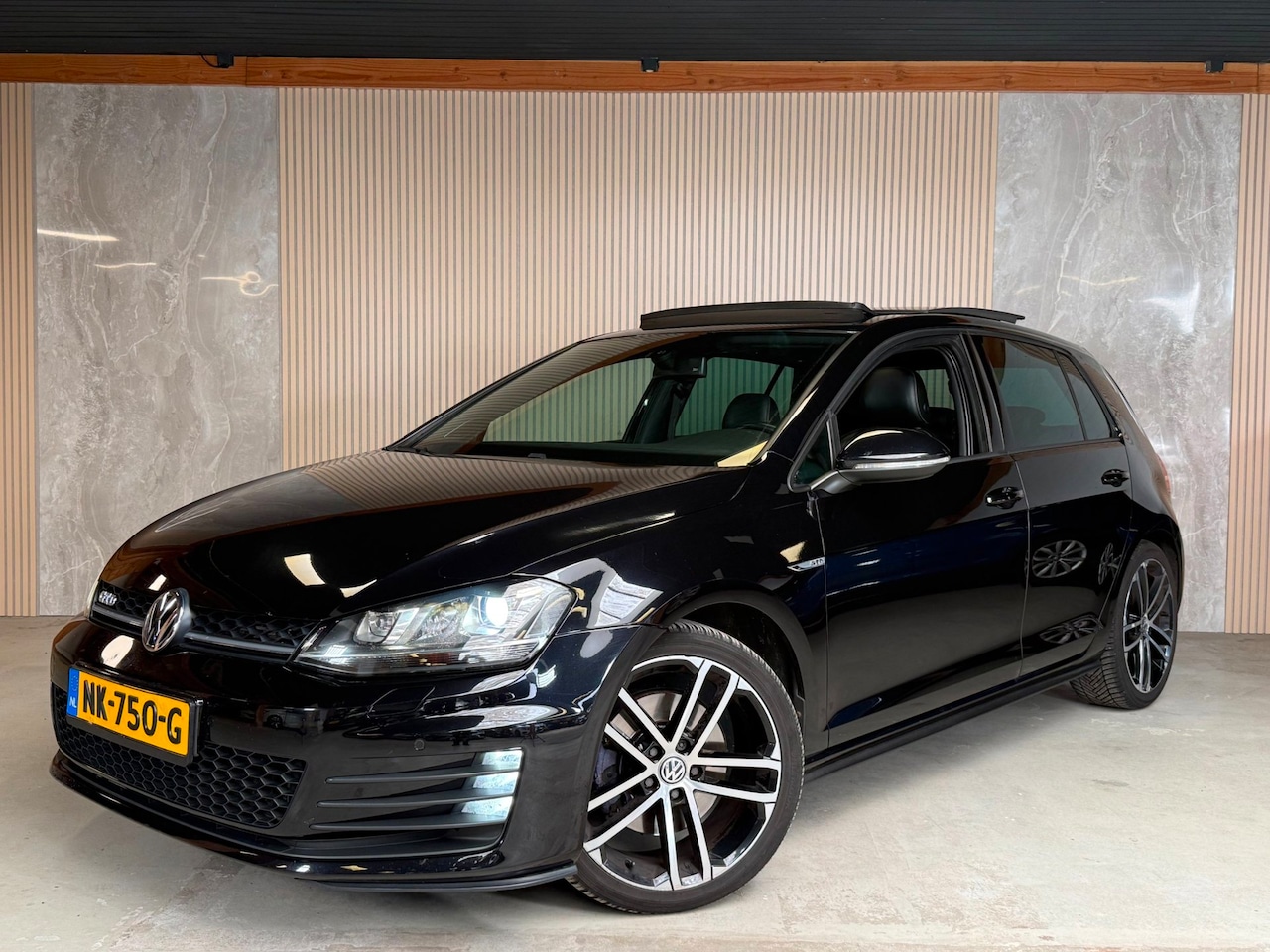 Volkswagen Golf - 2.0 TDI GTD DSG EU6 Pano Airco Cruise Control - AutoWereld.nl