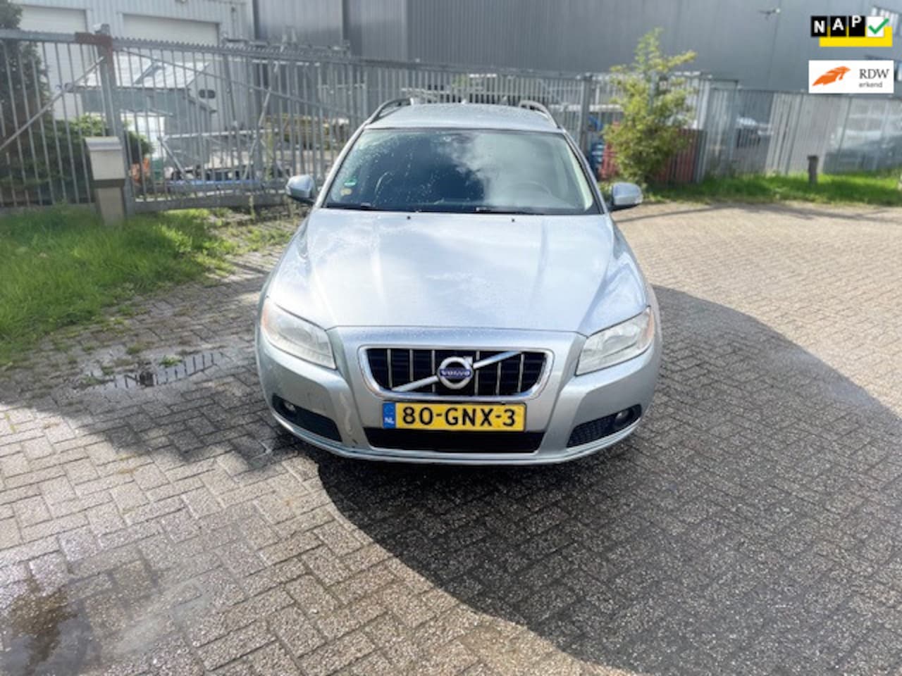 Volvo V70 - 2.4 D5 Momentum AUTOMAAT !!! - AutoWereld.nl