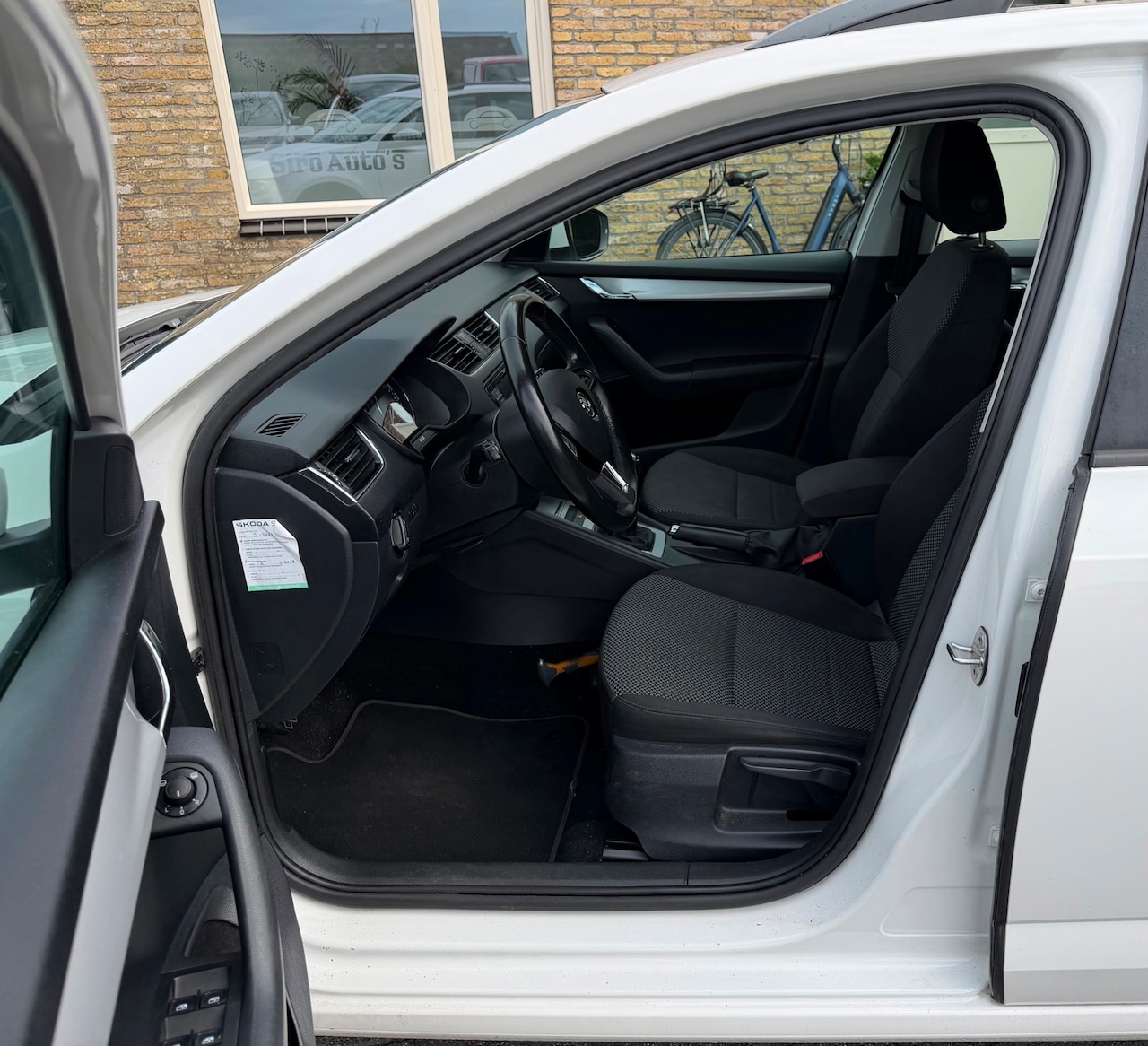 Skoda Octavia Combi - 1.4 TSI Bj 2016 Zeer nette auto - AutoWereld.nl
