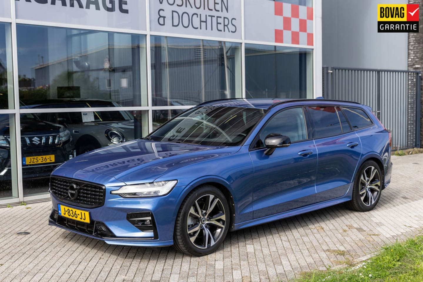 Volvo V60 - 2.0 B3 R-Design 2.0 B3 R-Design - AutoWereld.nl
