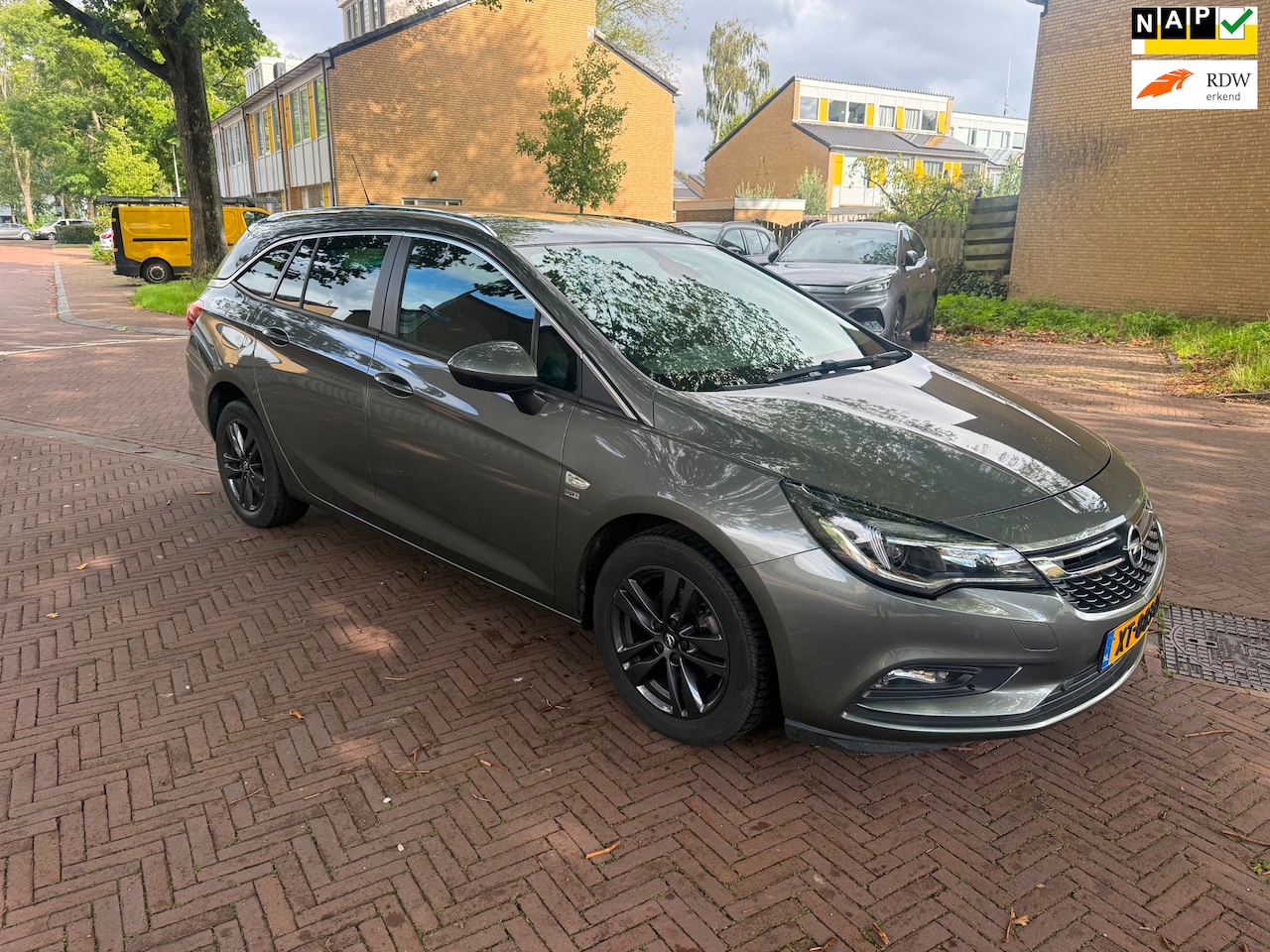 Opel Astra Sports Tourer - Tweede eigenaar / 82.000 NAP / Bouwjaar 2019 / Leuke auto - AutoWereld.nl