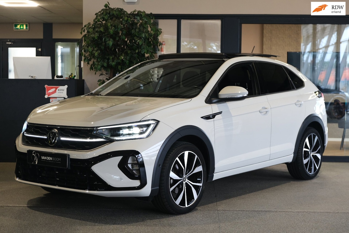 Volkswagen Taigo - 1.0 TSI 2x R-Line 110PK DSG Ascot Pano IQ Led Cam Navi Virtual ACC Kessy - AutoWereld.nl