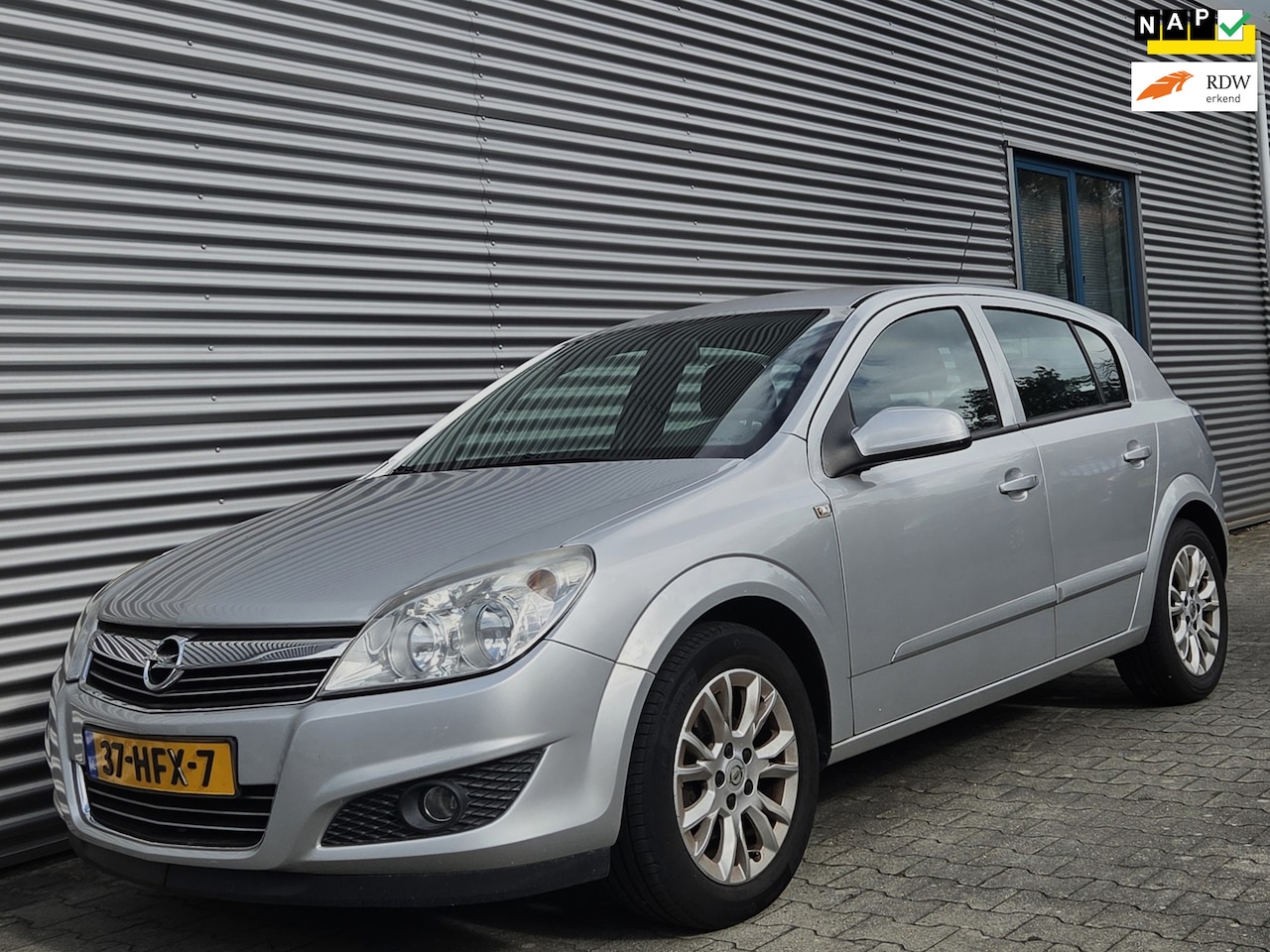 Opel Astra - 1.6 Temptation 11-2008 Reflexzilver Metallic - AutoWereld.nl