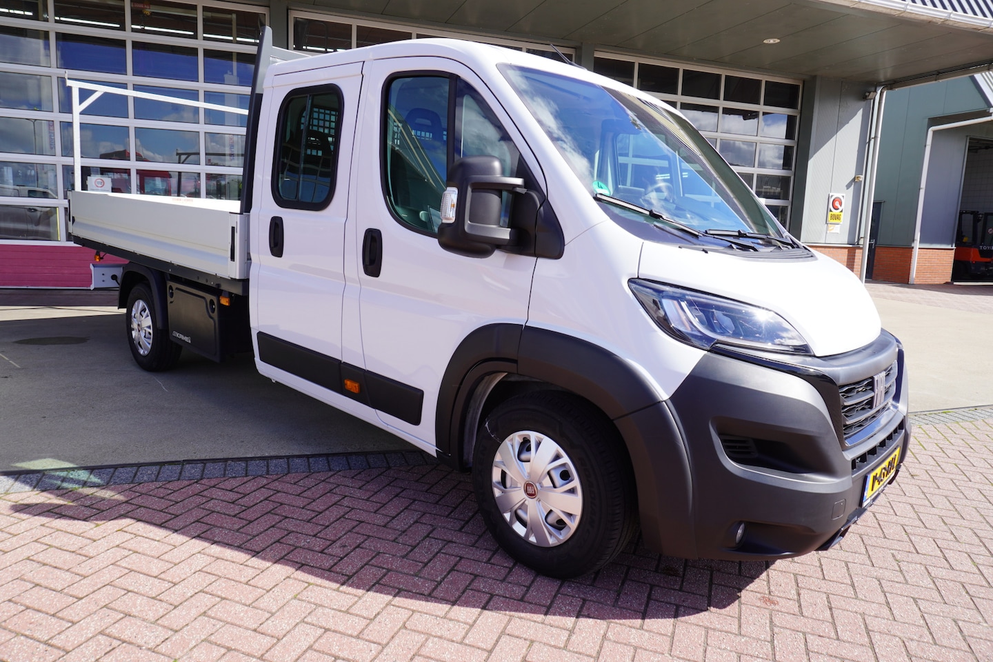 Fiat Ducato - 2.2 MultiJet 180PK S&S 3.5t Heavy Dubbelcabine Automaat Airco | Cruise | Standkachel | 7 P - AutoWereld.nl