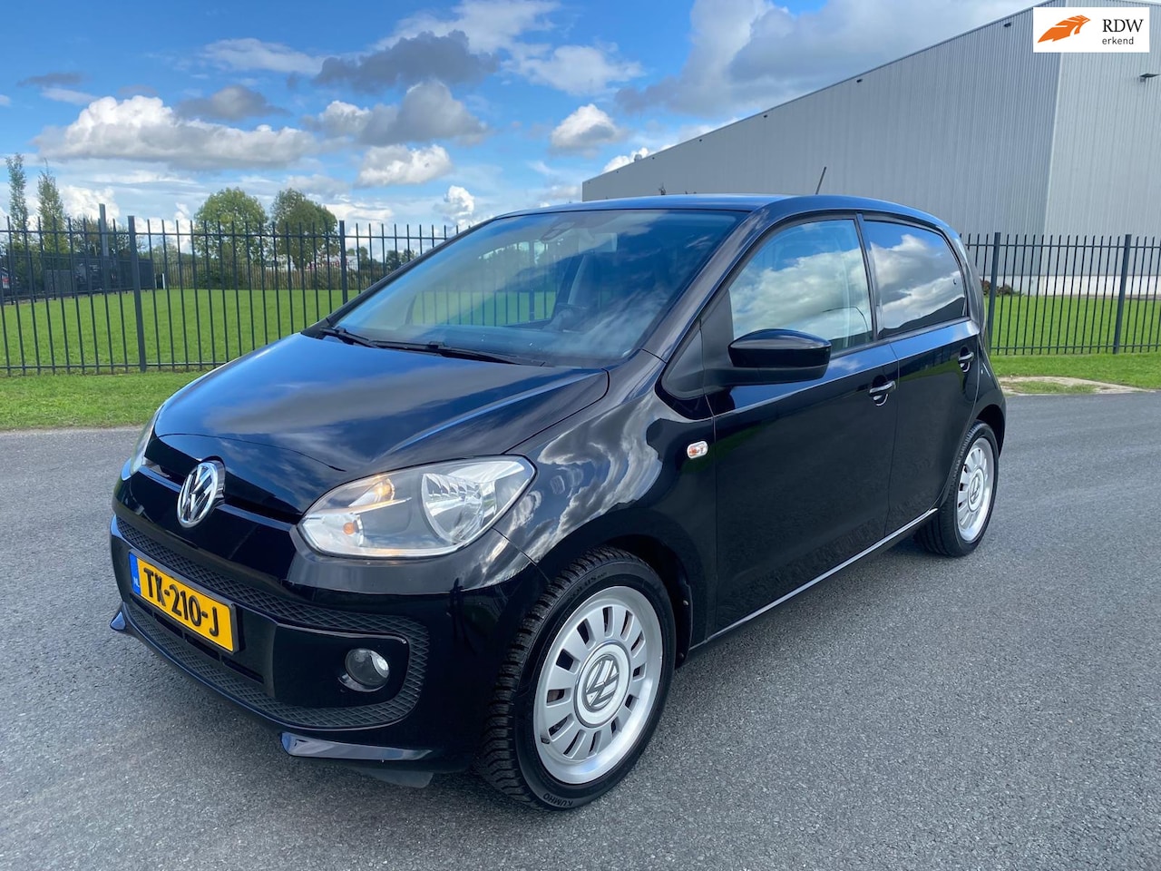 Volkswagen Up! - 1.0 groove up! BlueMotion|Airco|Bluetooth|Bj 2014|Cruise|Navi|16” velgen - AutoWereld.nl