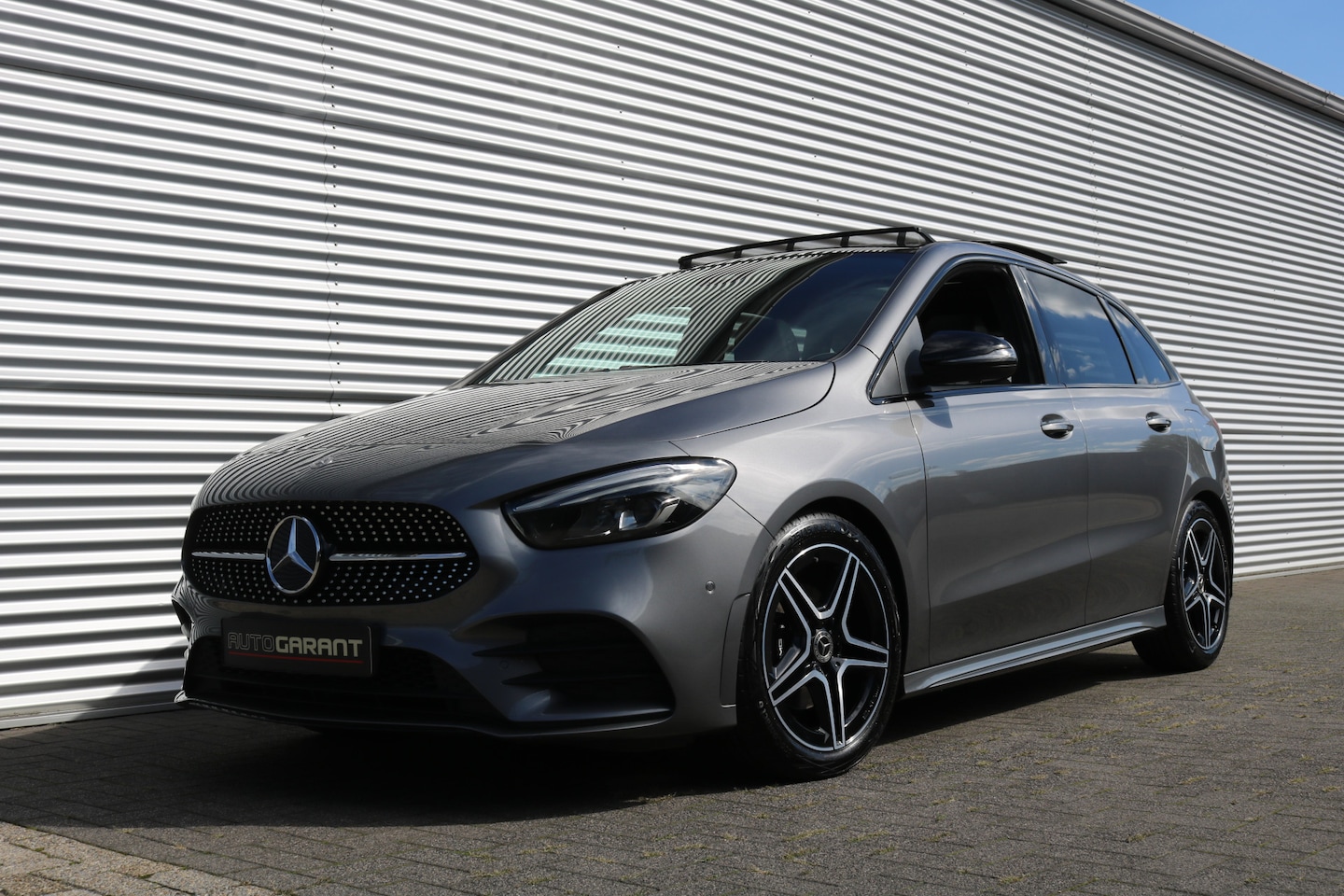 Mercedes-Benz B-klasse - 200 Aut AMG Pakket AMG NightPakket (Panoramadak Sportleder Navi/Camera Sfeer Trekhaak Full - AutoWereld.nl