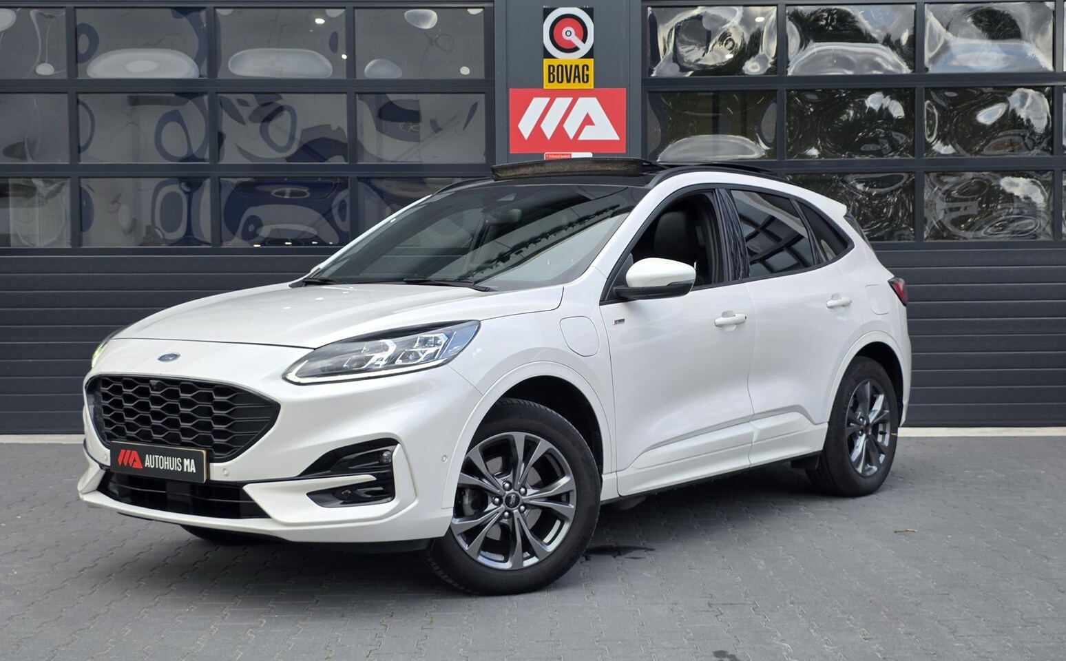 Ford Kuga - 2.5 PHEV ST-Line X | PANO | TREKHAAK | ADAPTIVE | WINTERPAKKET | 360 CAMERA - AutoWereld.nl
