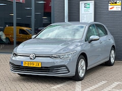Volkswagen Golf - 1.0 eTSI Life /DIGTAAL Cockpit/CARPLAY/SFEERVERLICHTING/NETTE STAAT