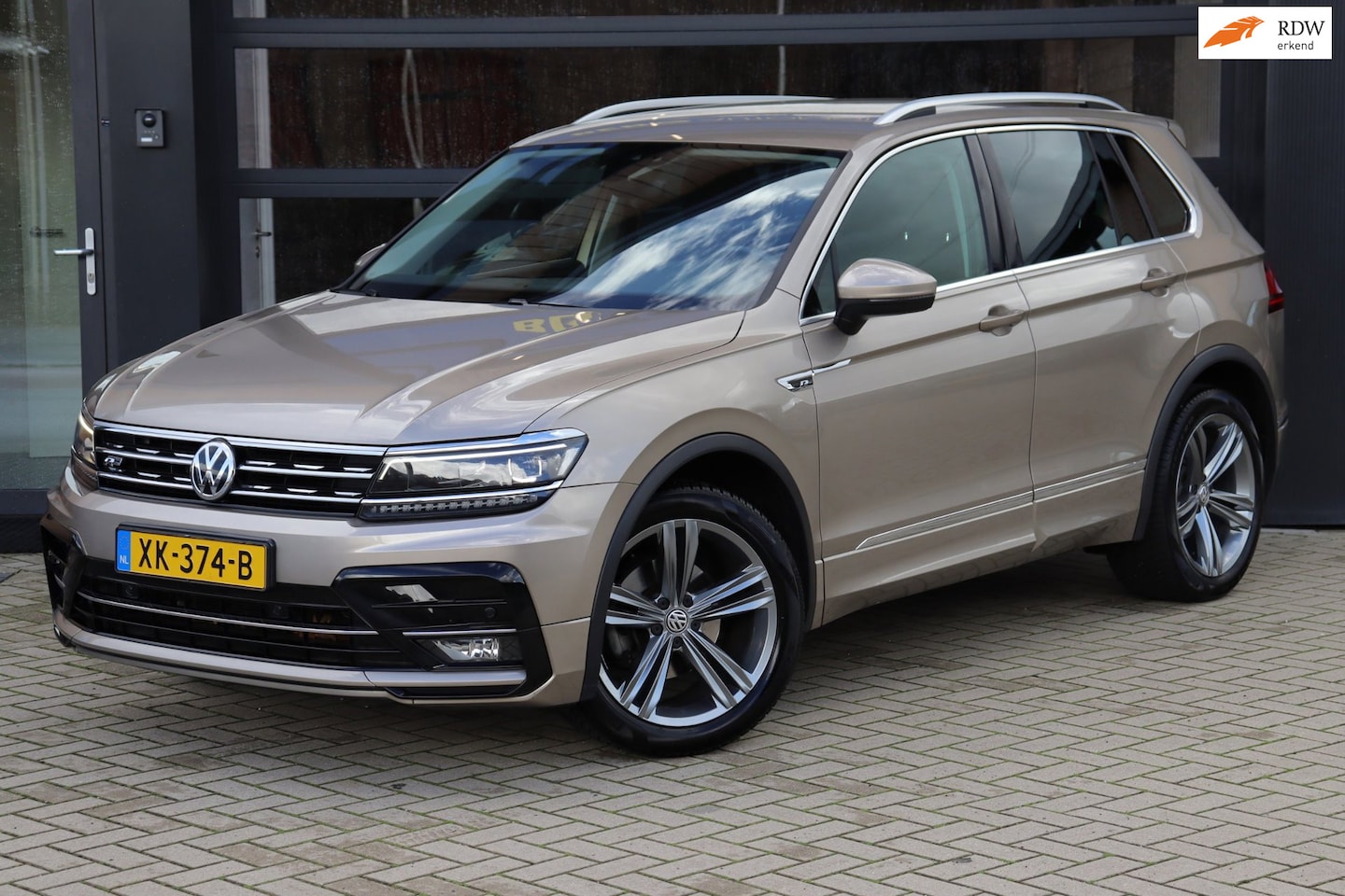 Volkswagen Tiguan - 1.4 TSI ACT Highline Business R | Dealer Onderhouden | Led | Virtual | Stoelverwarming | T - AutoWereld.nl
