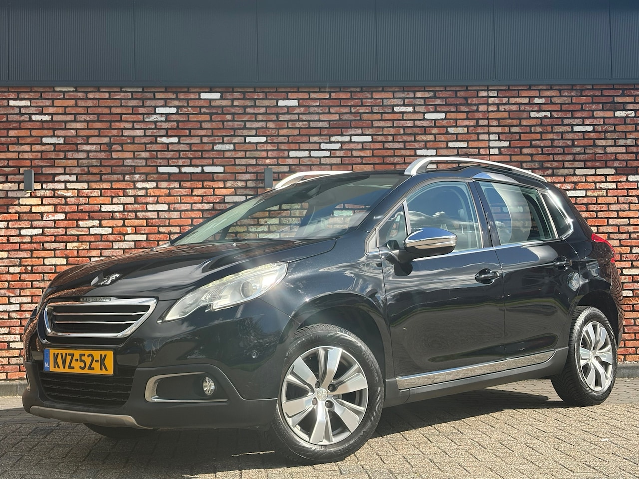Peugeot 2008 - 1.2 PureTech Allure Pano Nav/Cruise Pdc Clima Hoogzitter! - AutoWereld.nl