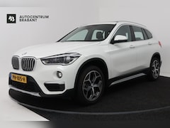 BMW X1 - SDrive20i Corporate Lease High Executive (PANORAMADAK, CAMERA, STOELVERWARMING, HEAD-UP DI