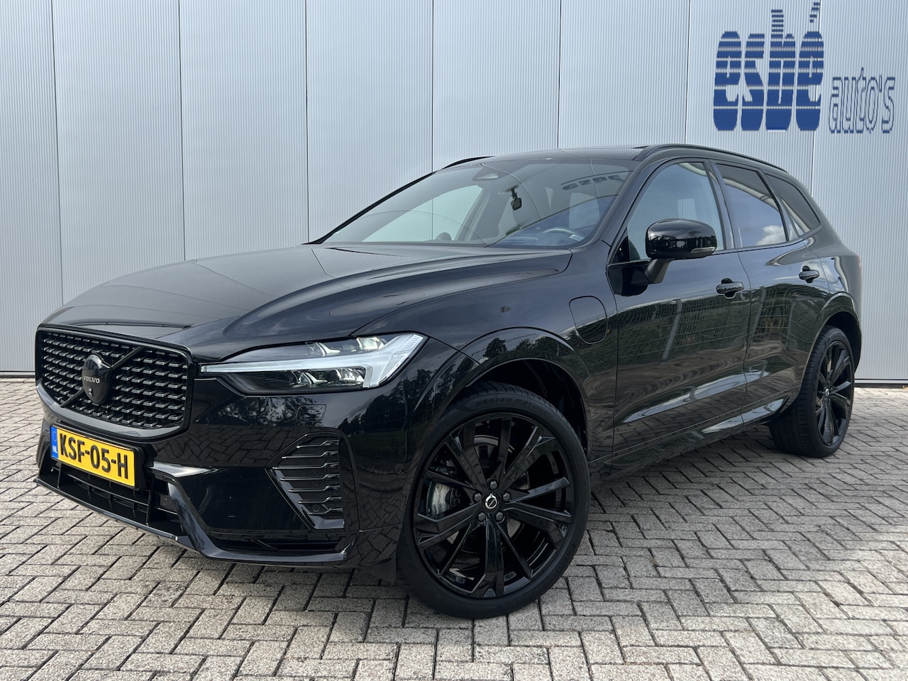 Volvo XC60 - 2.0 T6 350 pk Plug-in Hybrid AWD Ultimate Black Edition Luchtvering Bowers en Wilkins Trek - AutoWereld.nl