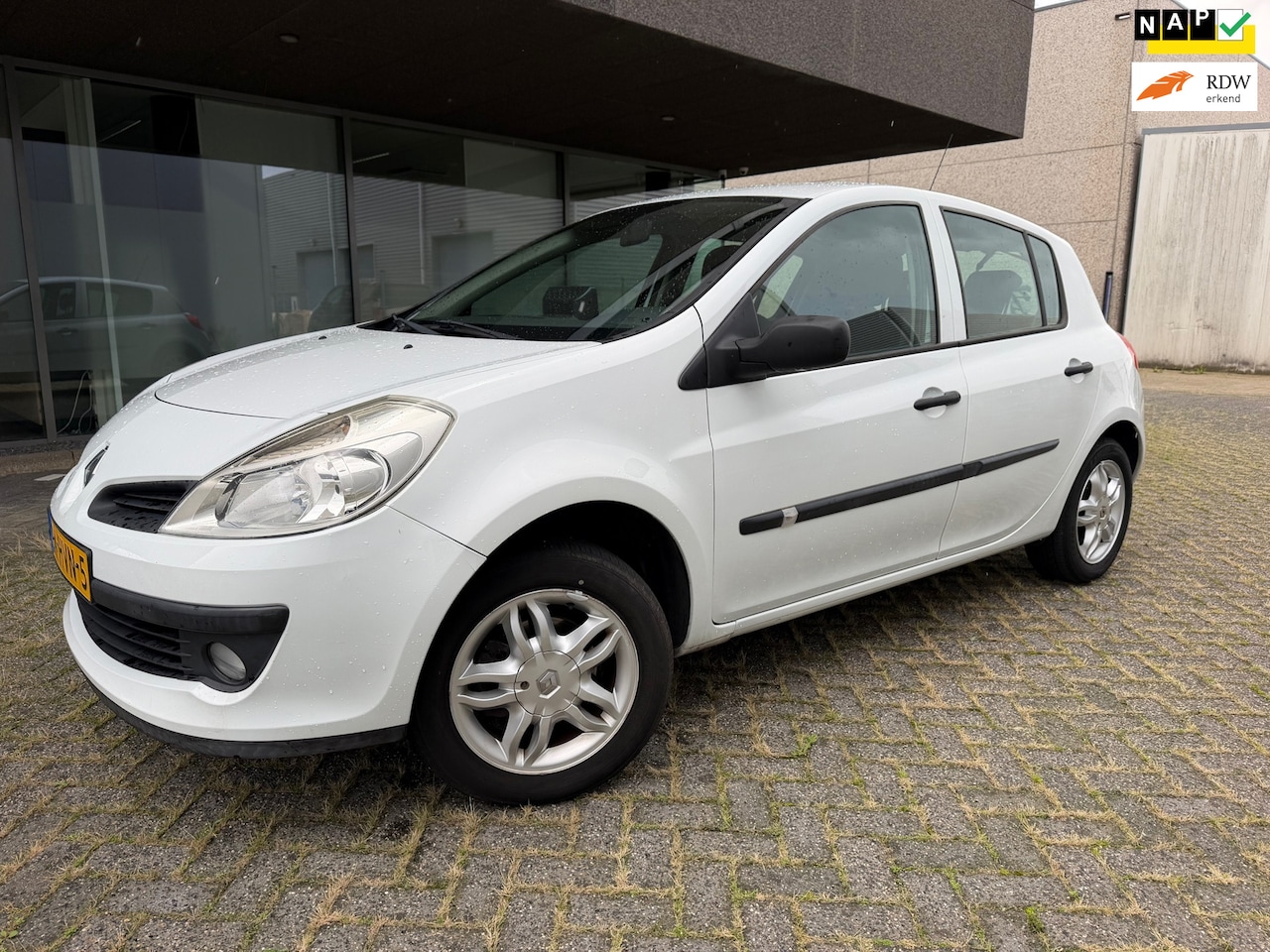Renault Clio - 1.2-16V Expression. AIRCO. BJ3-2009. APK 3-2027 - AutoWereld.nl