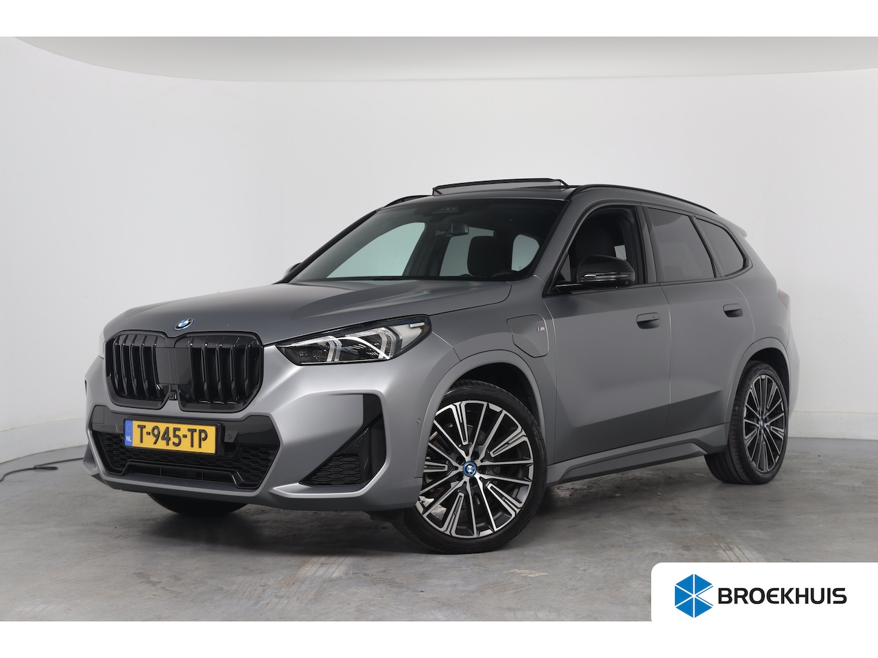 BMW X1 - xDrive30e M-Sport | 1e Eigenaar! | SOH 95% | Open Dak | Trekhaak | Sfeerverlichting | harm - AutoWereld.nl