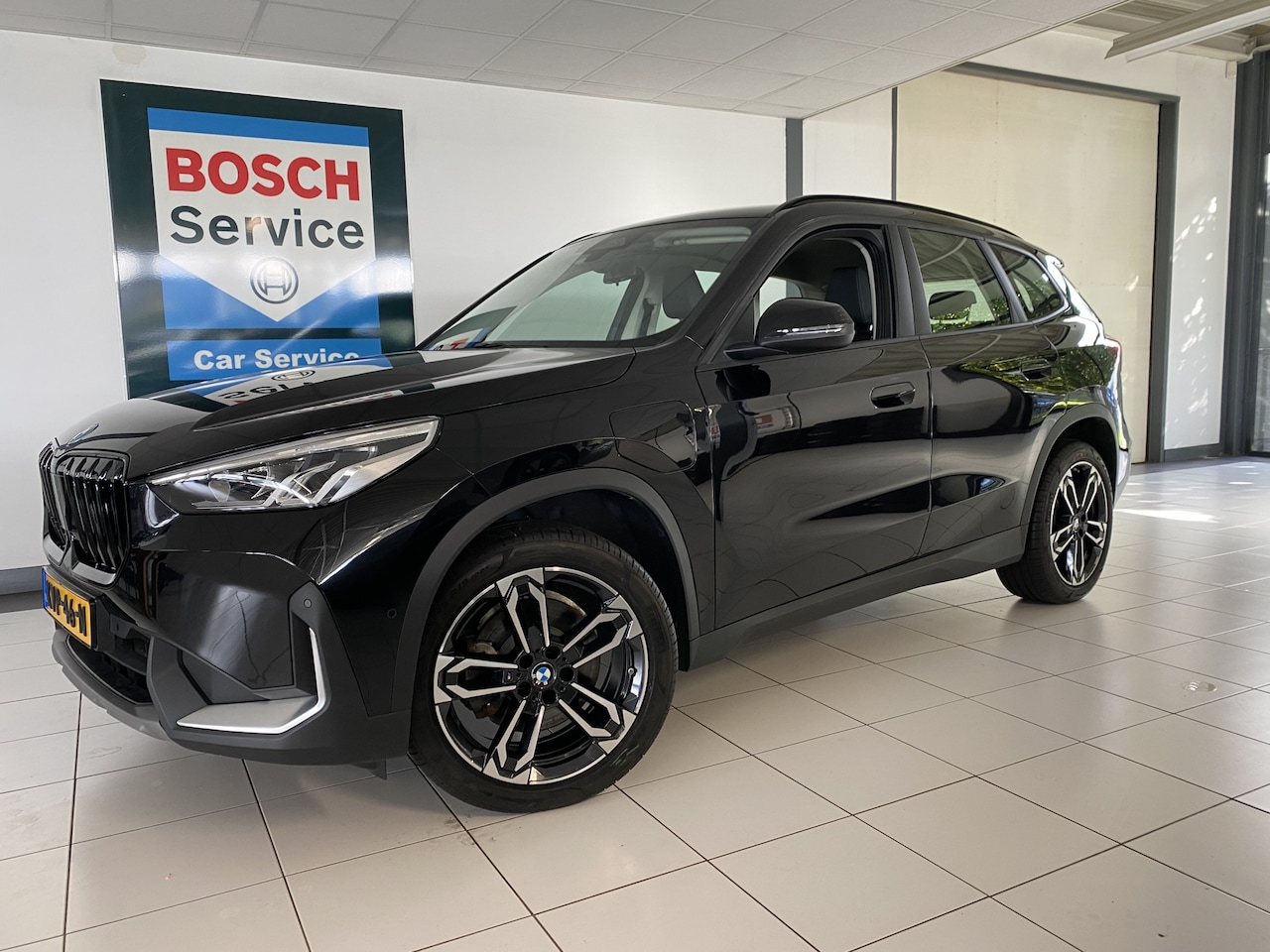 BMW X1 - 25 E x Drive Leer / Carplay / Elec achterklep / Camera /19 inch velgen - AutoWereld.nl