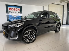 BMW X1 - 25 E x Drive Leer / Carplay / Elec achterklep / Camera /19 inch velgen