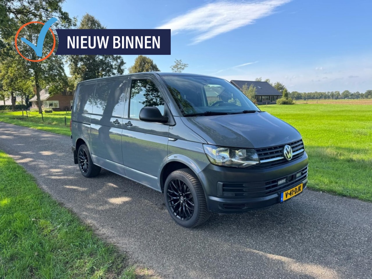 Volkswagen Transporter - 2.0 TDI L1H2 Highl. | Standkachel | Stoelverwarming | Camera | Apple CarPlay | - AutoWereld.nl