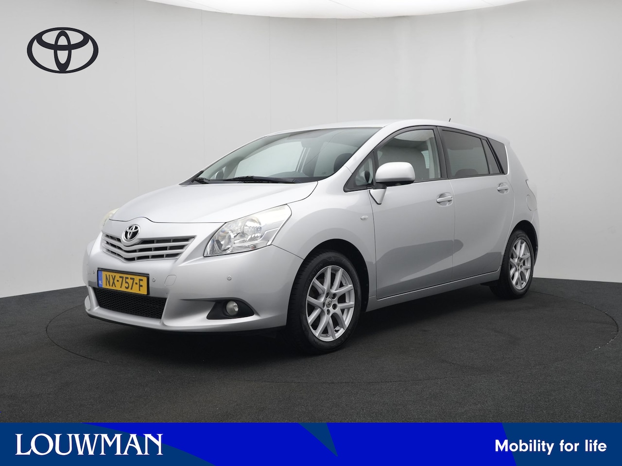 Toyota Verso - 1.8 VVT-i Business Titanium 7p. | 7P | Navi | Trekhaak | Parkeersensoren V+A | Reco 19-08 - AutoWereld.nl