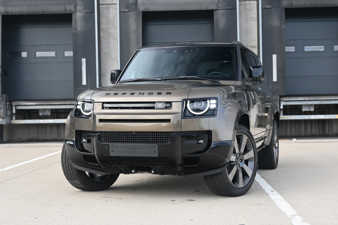 Land Rover Defender 110 - 2.0 P300e 110 X-Dynamic HSE 2.0 P300e 110 X-Dynamic HSE - AutoWereld.nl