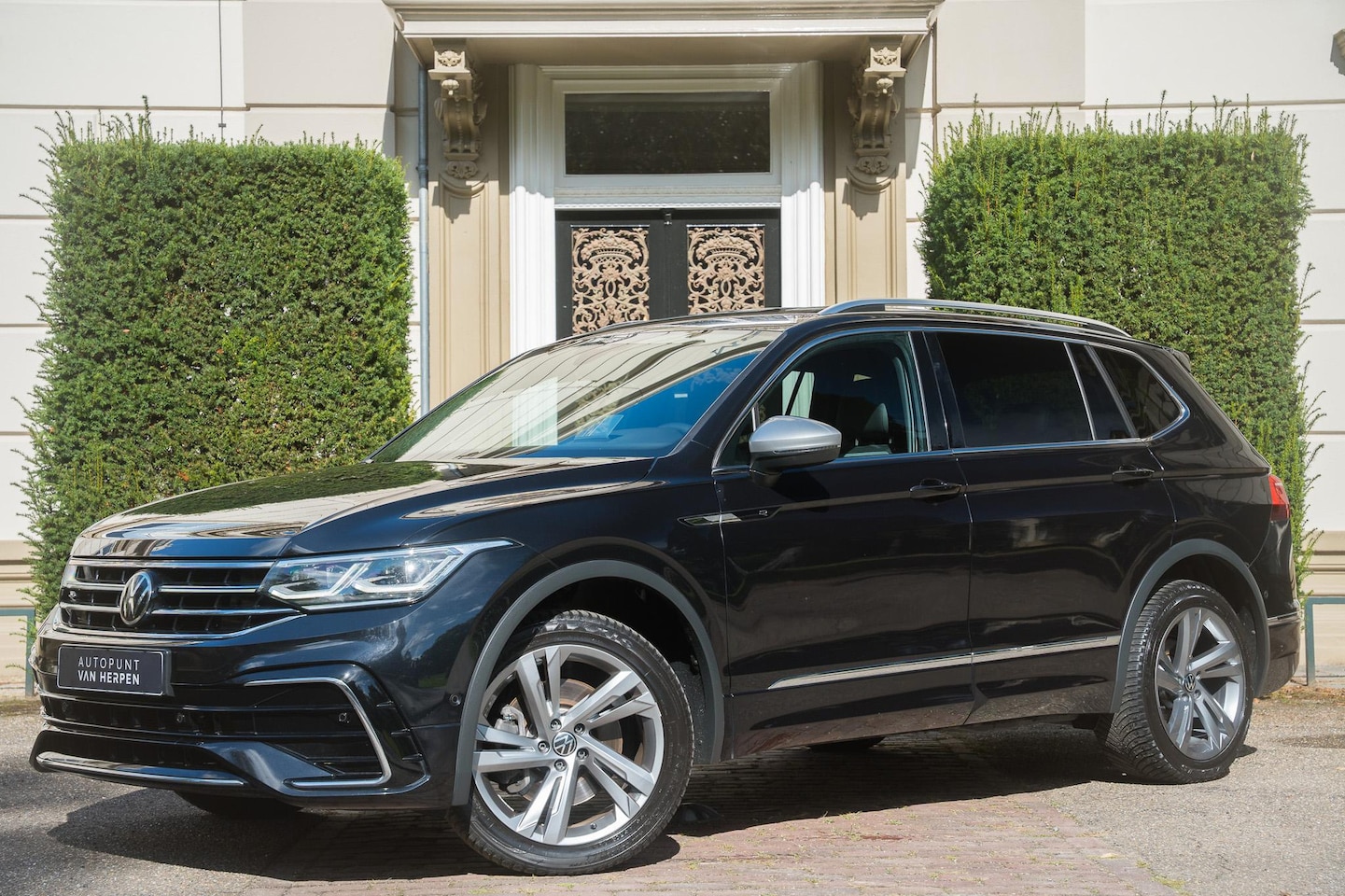 Volkswagen Tiguan Allspace - 2.0 TSI R-Line Business 7p. TREKHAAK | HEAD UP | CARPLAY | CAMERA | 1E EIGN - AutoWereld.nl