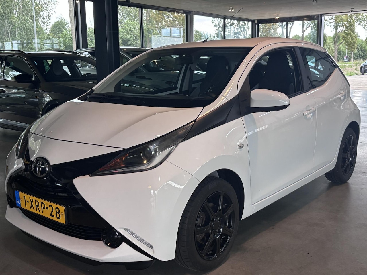 Toyota Aygo - 1.0 VVT-i x-play 1.0 VVT-i x-play - AutoWereld.nl