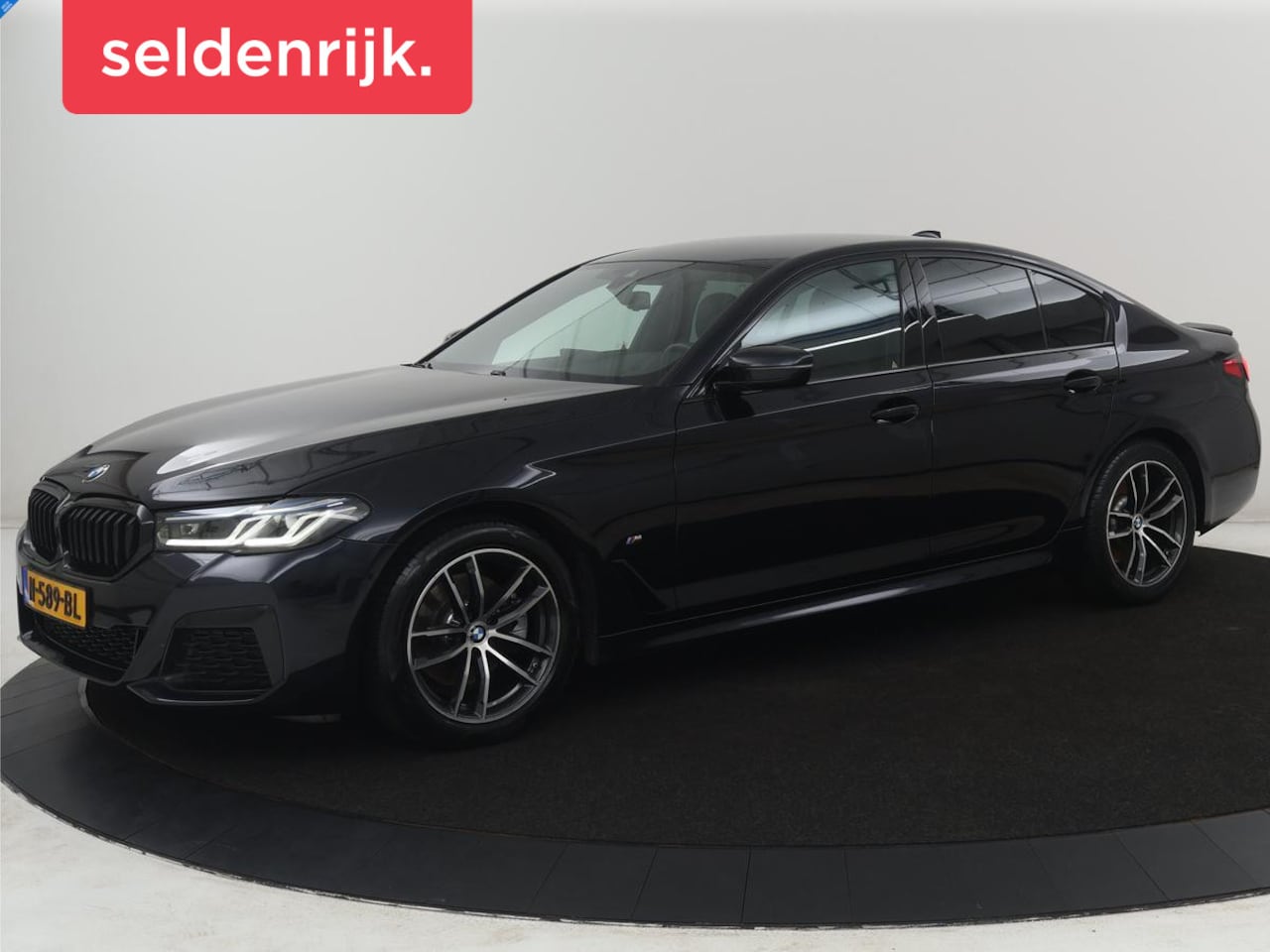 BMW 5-serie - 520i M-Sport | Leder | Stoelverwarming | Cruise control | Camera | Park assist | Navigatie - AutoWereld.nl
