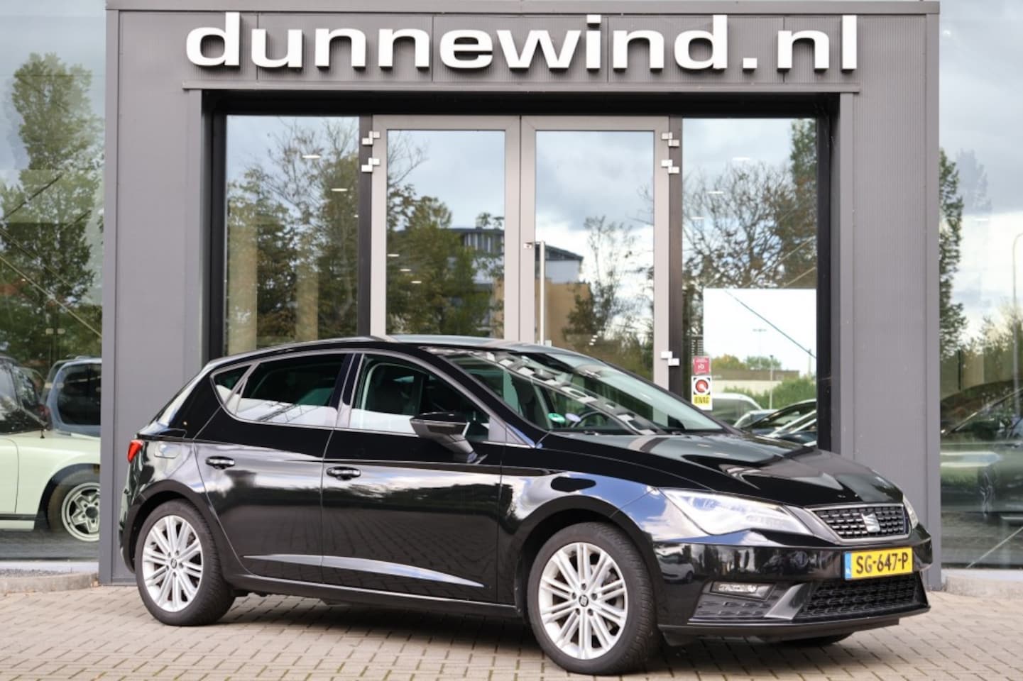 SEAT Leon - 1.4 TSI Xcellence DSG*LED*TREKHAAK*CARPLAY*CRUISE*CLIMA*WINTERSET*KEYLESS - AutoWereld.nl