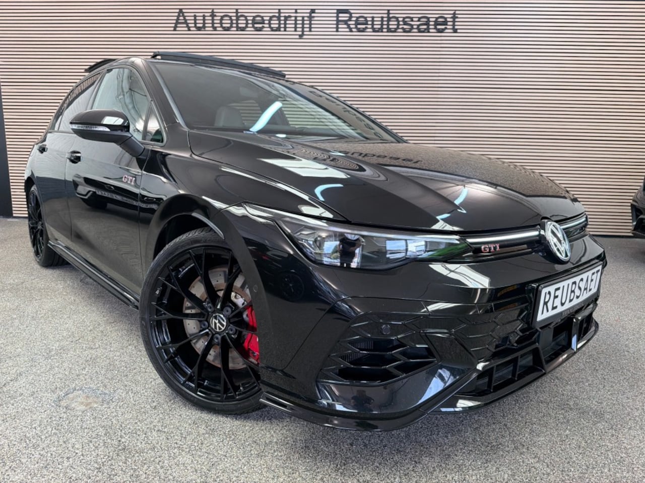 Volkswagen Golf - 8.5 2.0 TSI GTI Clubsport Akrapovic Panodak Full Options Incl 12Mnd Garantie - AutoWereld.nl