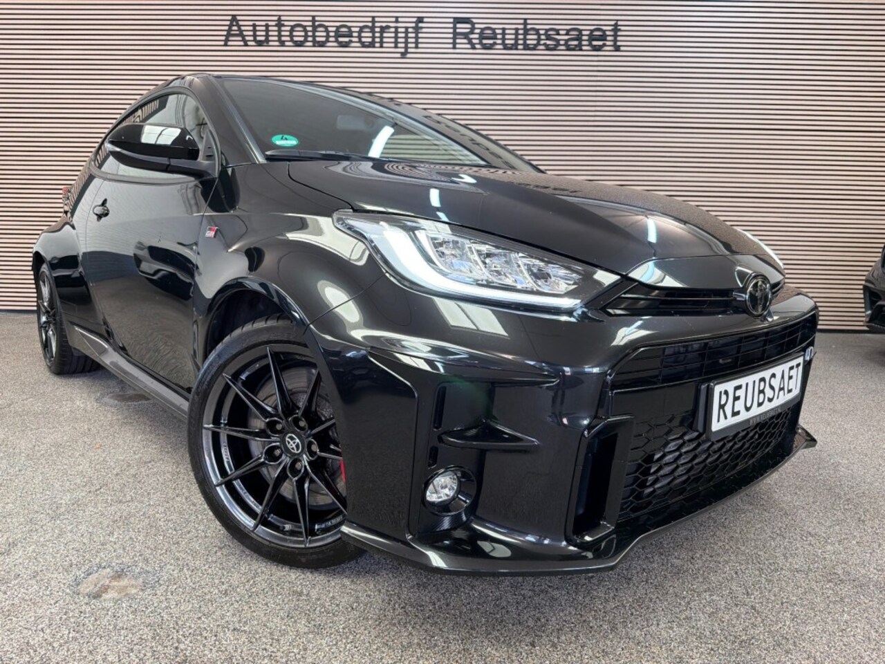 Toyota Yaris - 1.6 GR Sport Performance 261pk Carbon Acc Clima Carplay Incl 12Mnd Garantie - AutoWereld.nl
