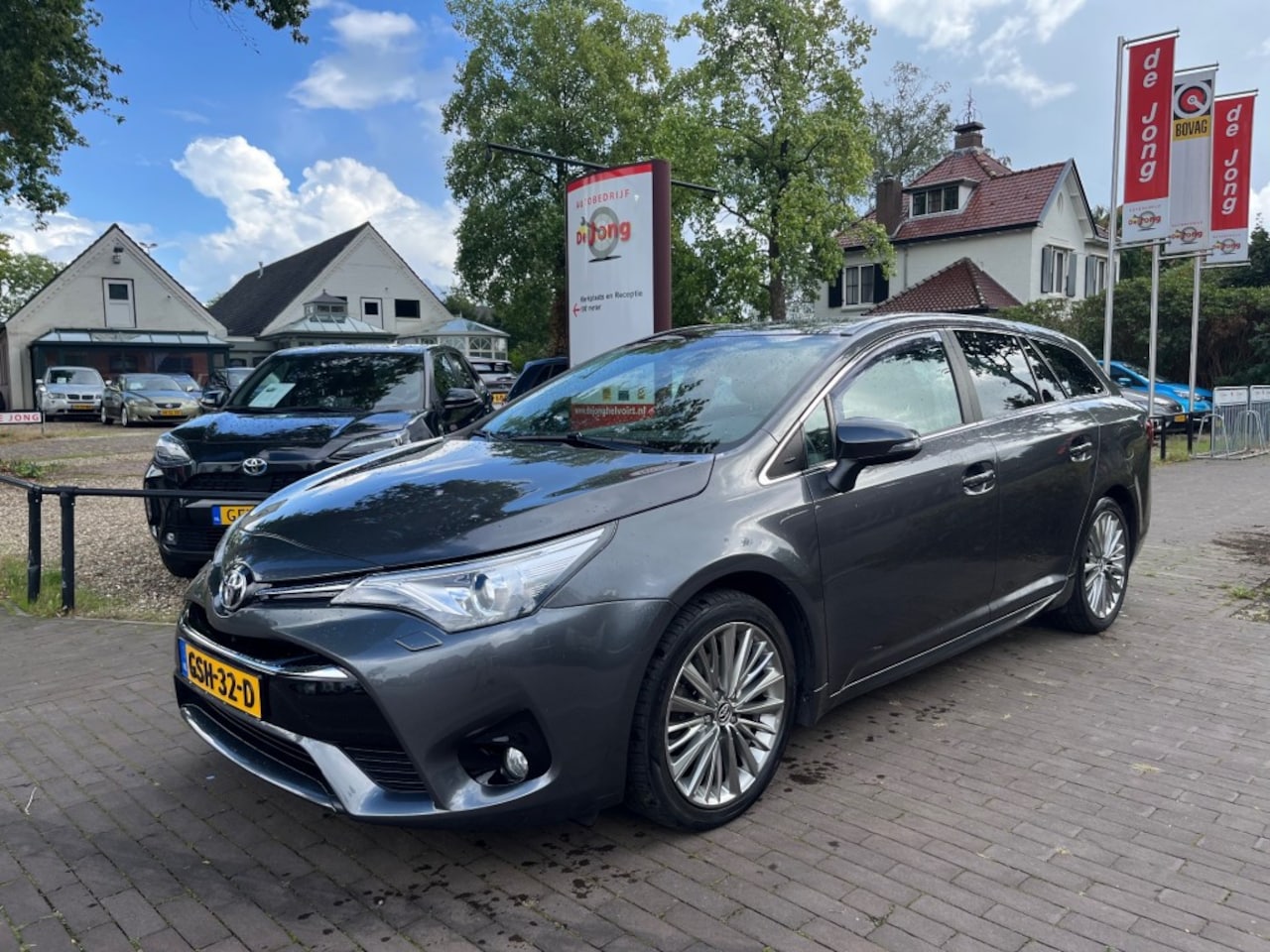 Toyota Avensis Touring Sports - TOURING SPORTS 1.8 VVT-I 147PK EXECUTIVE / PANODAK / NAVI / CAMERA / TREKHAAK / XENON / 18 - AutoWereld.nl