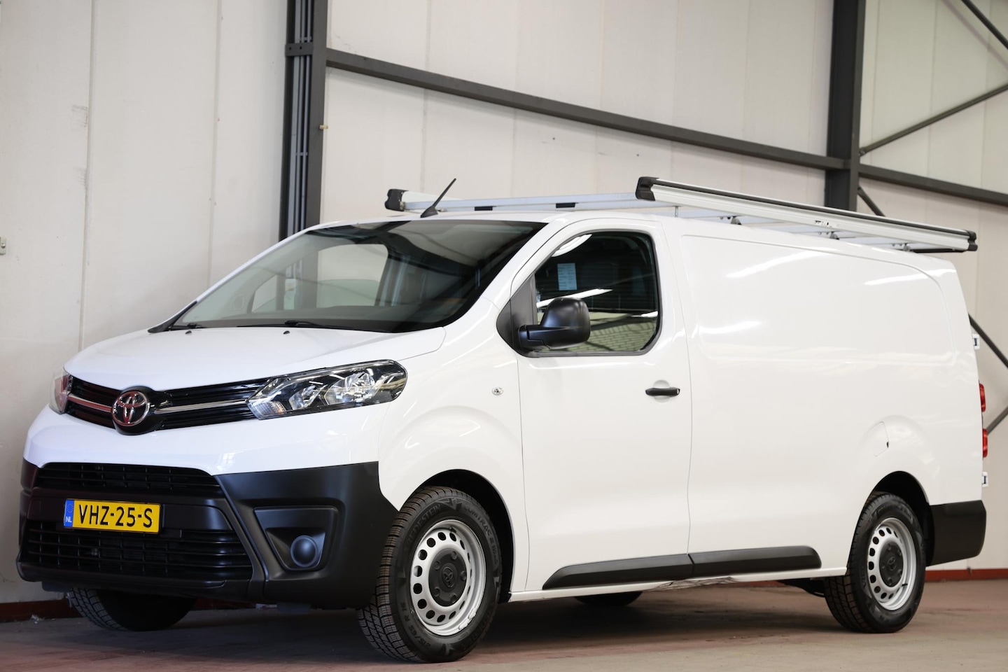 Toyota ProAce Worker - 2.0 D-4D LANG L3H1 IMPERIAAL 2500KG TREKHAAK - AutoWereld.nl