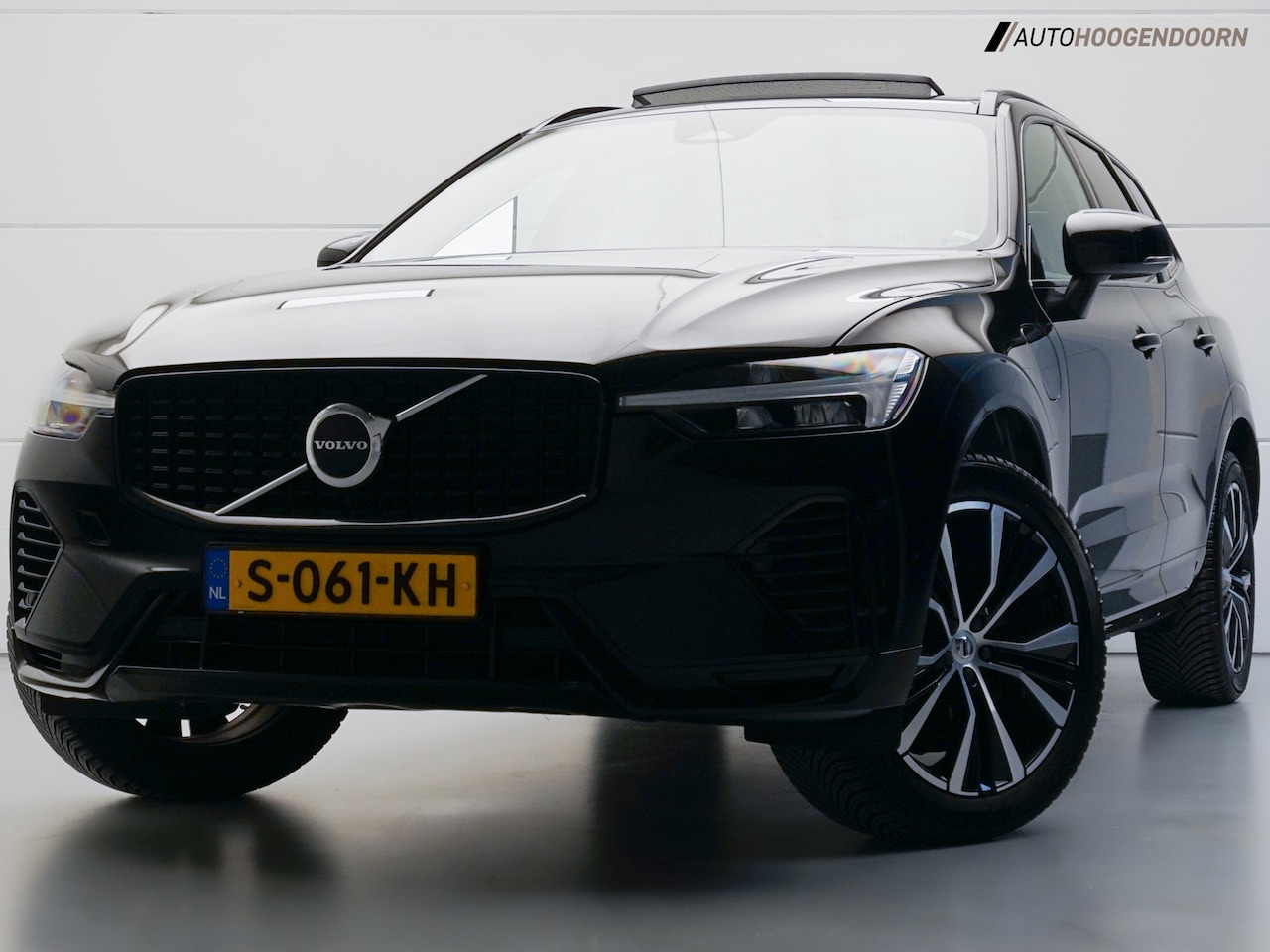 Volvo XC60 - 2.0 T6 Plug-in Hybrid AWD Plus Dark (APPLE CARPLAY,PANORAMADAK,STUUR-STOELVERWARMING,DODEH - AutoWereld.nl