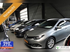 Toyota Auris Touring Sports - 1.8 Hybrid Active | NL Auto Boekjes | Navigatie | Parkeersensoren achter
