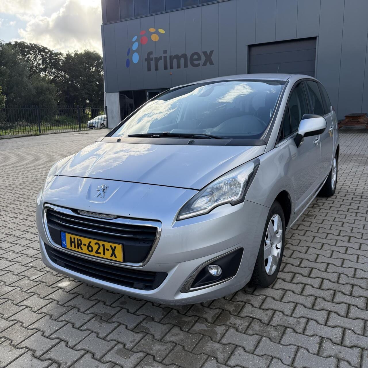Peugeot 5008 - 1.6 7 Persoon | NW KETTING & APK !! - AutoWereld.nl