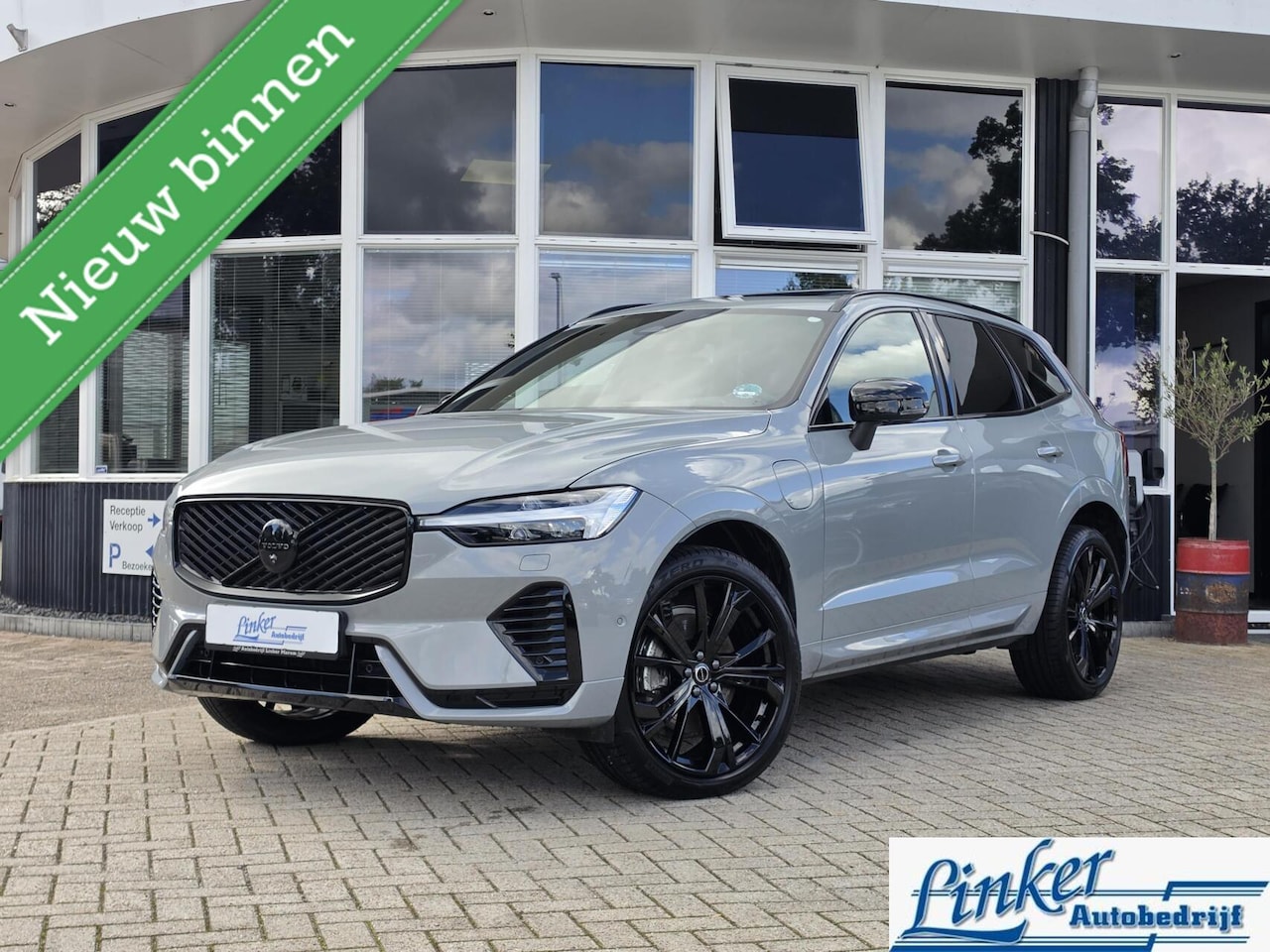 Volvo XC60 - 2.0 T6 Plug-in hybrid AWD Ultra Black Edition |TREKH|PANO|H/K - AutoWereld.nl