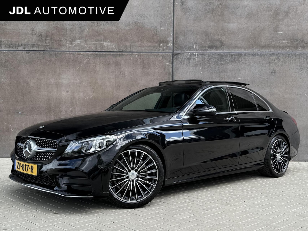 Mercedes-Benz C-klasse - 200 Business Solution AMG | Trekhaak | Panoramadak | CarPlay | Leder | Elektrische stoelen - AutoWereld.nl
