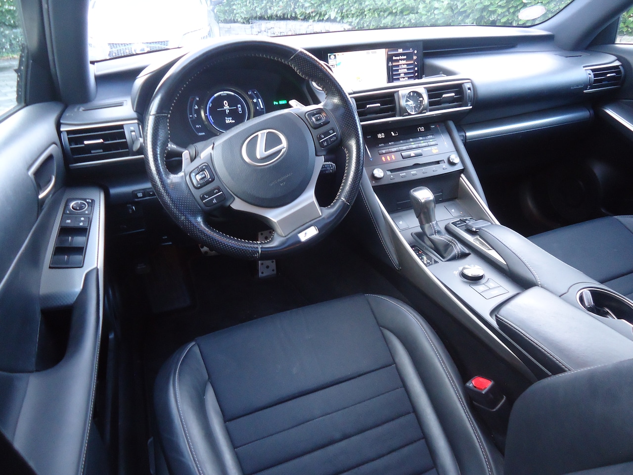 Lexus IS - 300h Hybrid F-Sport Line UNIEK FACELIFT F SPORT