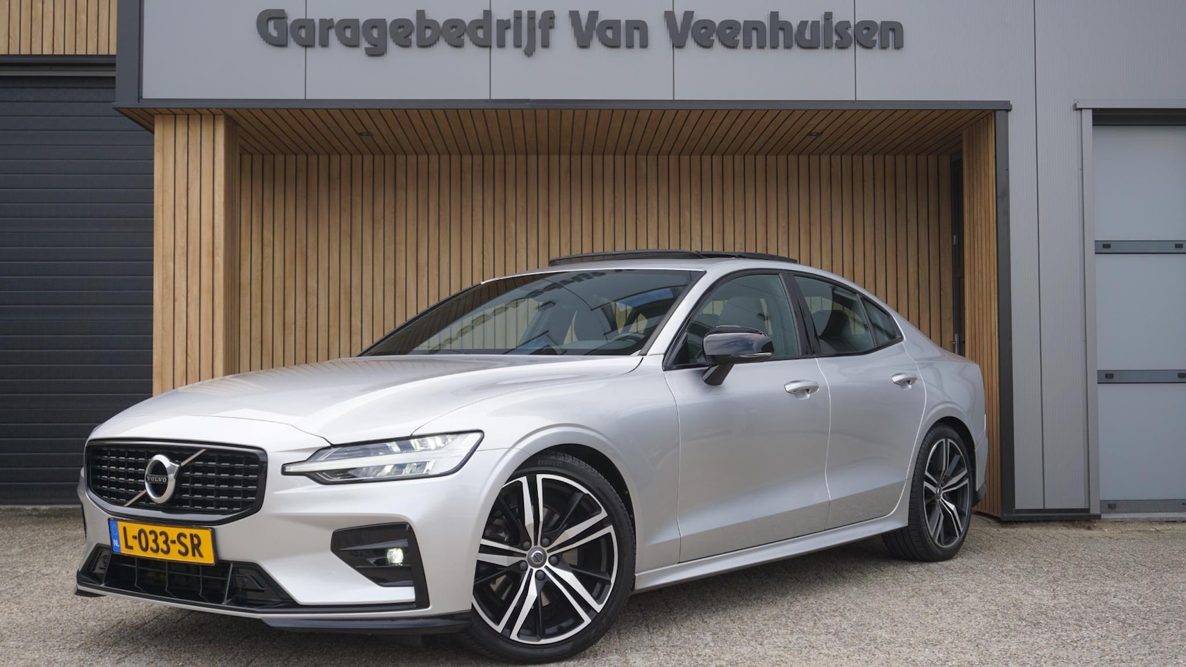 Volvo S60 - 2.0 163pk B3 R-Design & Style-Pack Pano.Dak *Black Style* Leder ACC Virtual Cockpit BLIS 1 - AutoWereld.nl