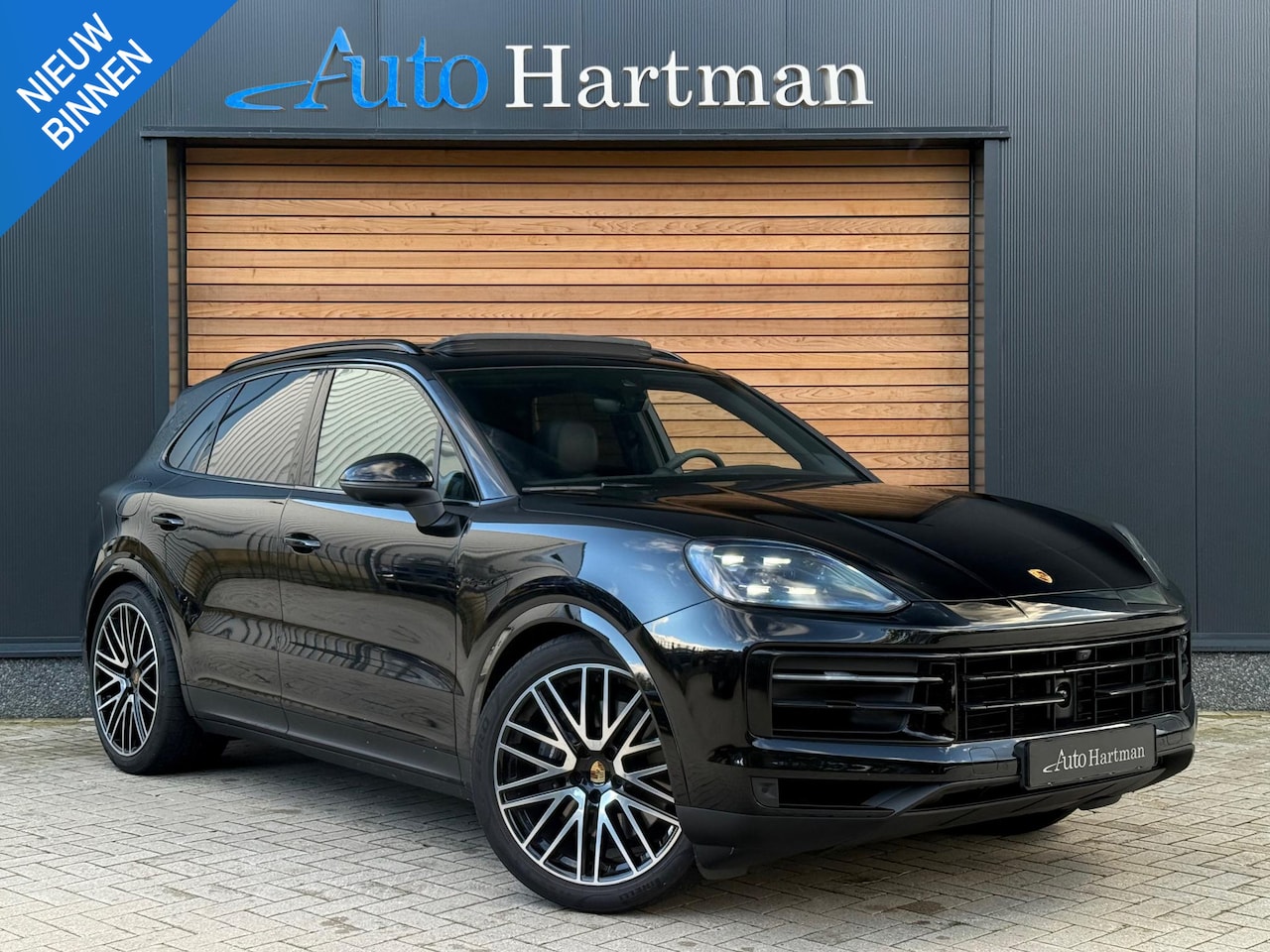 Porsche Cayenne - 3.0 E-Hybrid Black Edition MASSAGE|PASSENGER-DISPLAY|SPORTUITLAAT|TREKHAAK|PANO|BOSE - AutoWereld.nl