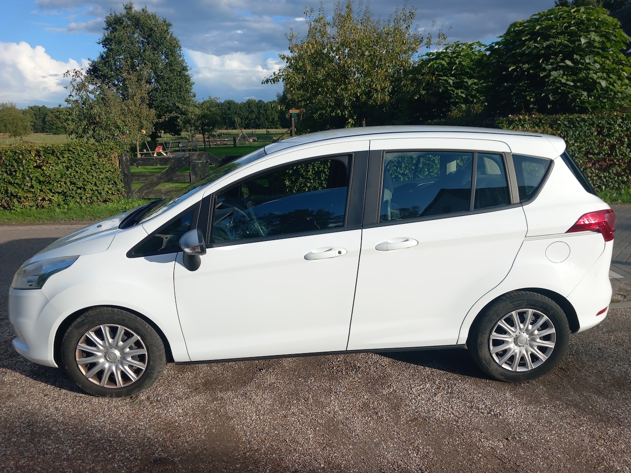 Ford B-Max - 1.0 EcoBoost Ambiente Airco/Cruise Control! NW APK - AutoWereld.nl