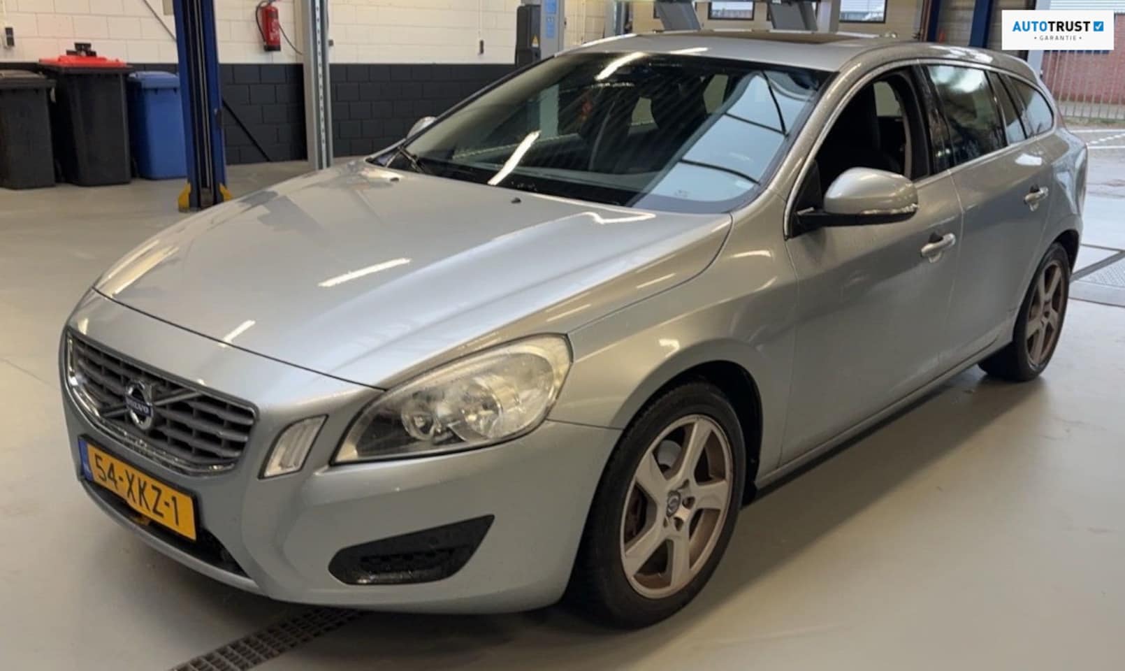 Volvo V60 - 1.6 T3 Momentum | TRKHAAK | PDC | CRUISE | SCHUIFDK - AutoWereld.nl