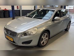 Volvo V60 - 1.6 T3 Momentum | TRKHAAK | PDC | CRUISE | SCHUIFDK